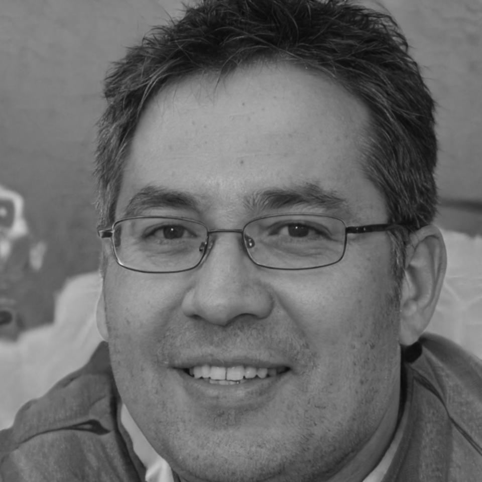 Retrato profesional de Alonso Verduzco