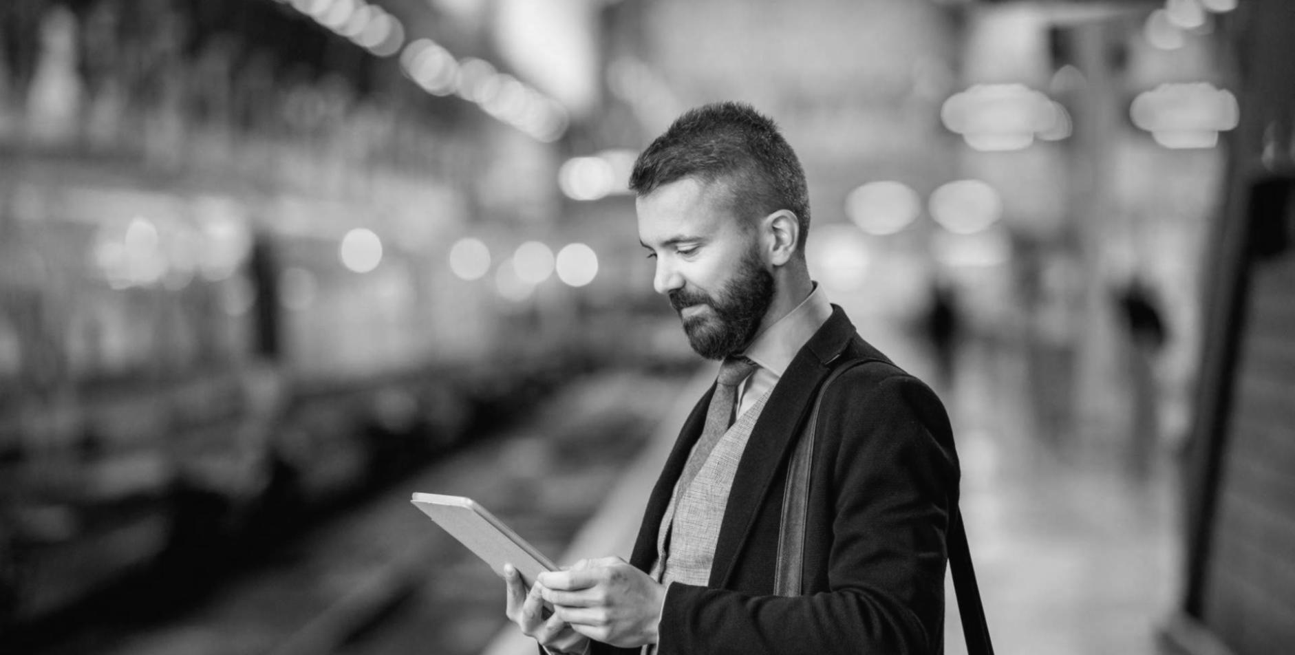 Equipo de Venorylaxio trabajando en estrategias de SEO móvil